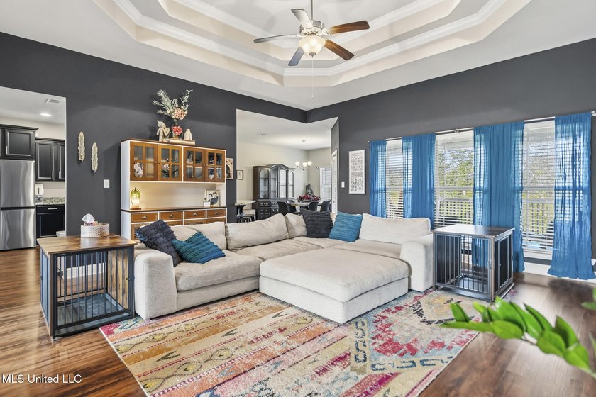 Huge Price Reduction! The Sellers are being relocated and said - photo 4