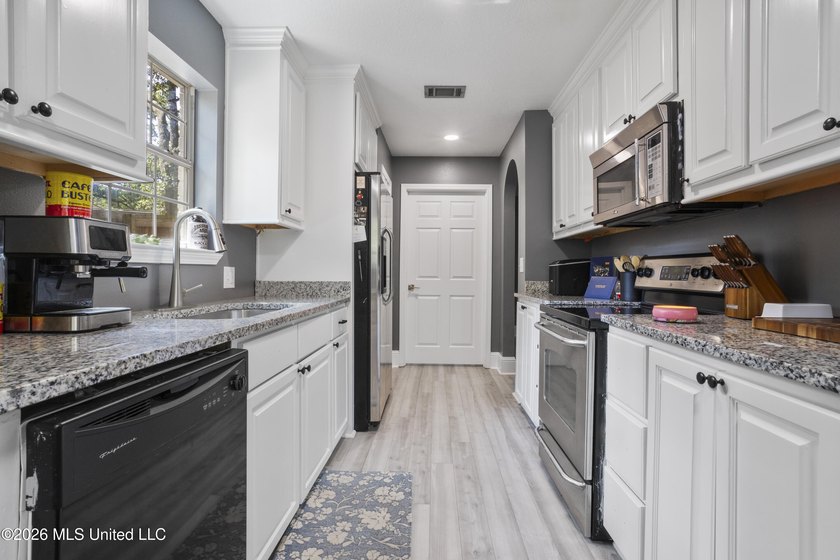 Beautiful and move-in ready 3 bedroom 2 bath brick home in Ocean - photo 13