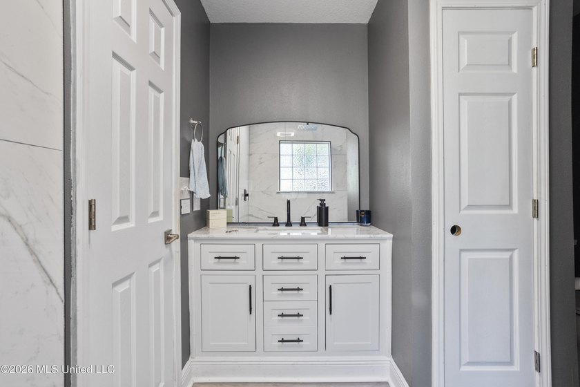 Beautiful and move-in ready 3 bedroom 2 bath brick home in Ocean - photo 22