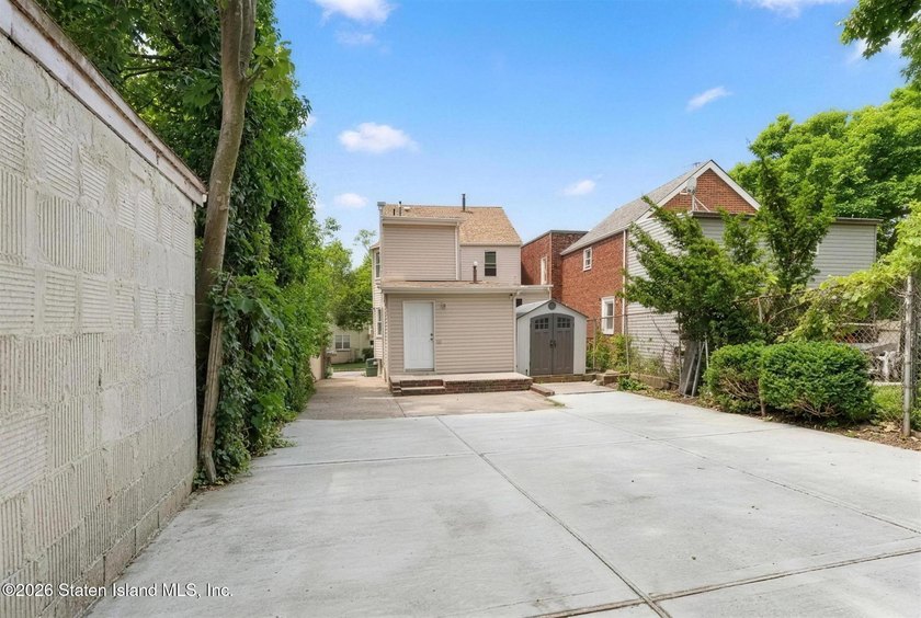 Come and check this amazing 3 Family Home in Excellent Condition - photo 38
