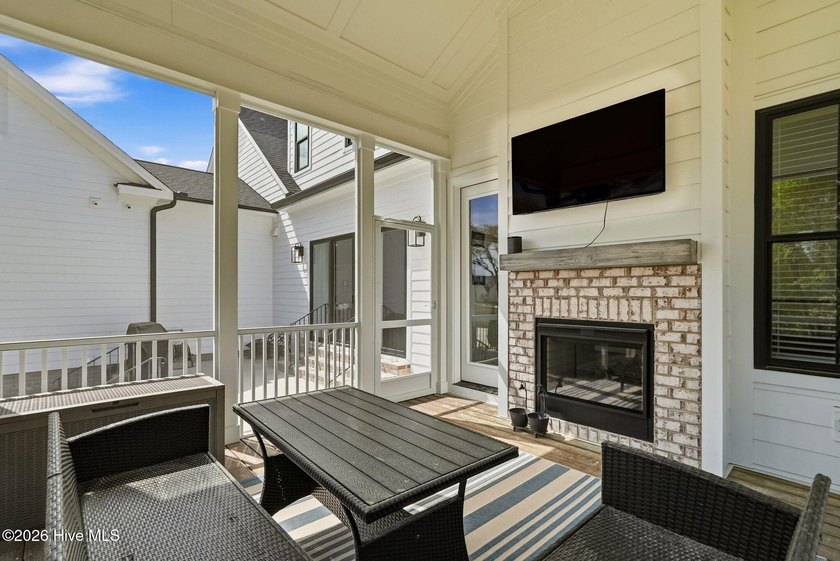 Welcome to the highly desirable Hollycrest neighborhood, where a - photo 39