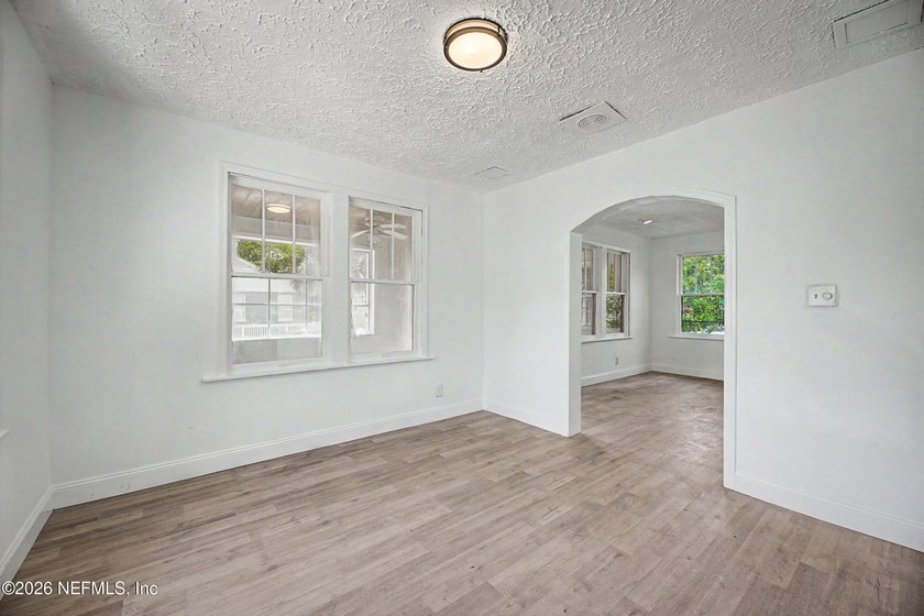 Opportunity meets convenience with this fully renovated 3 bed, 2 - photo 3