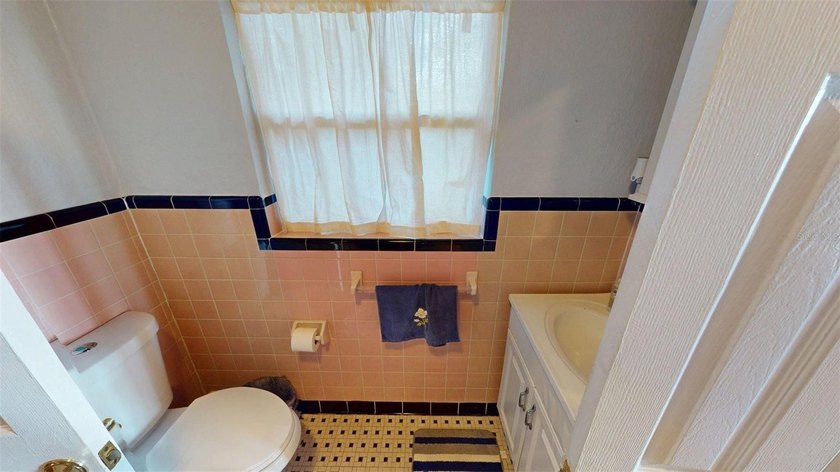 Welcome to your dream home! This charming 3-bedroom, 2-bath - photo 11