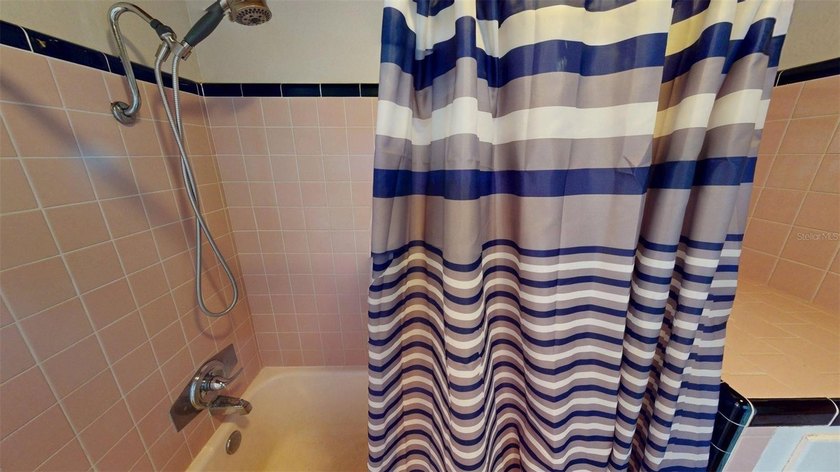 Welcome to your dream home! This charming 3-bedroom, 2-bath - photo 12