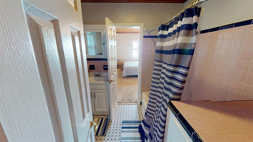 Welcome to your dream home! This charming 3-bedroom, 2-bath - photo 13
