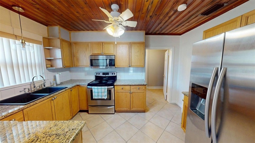 Welcome to your dream home! This charming 3-bedroom, 2-bath - photo 17