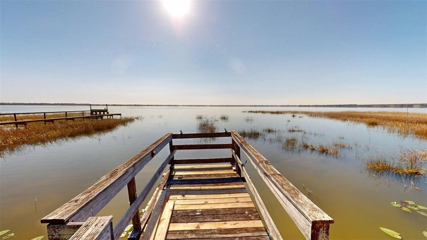 Welcome to your dream home! This charming 3-bedroom, 2-bath - photo 27