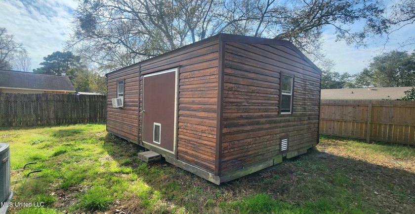 Spacious and full of potential-- a wonderful opportunity to make - photo 5