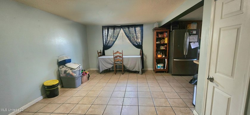 Spacious and full of potential-- a wonderful opportunity to make - photo 8