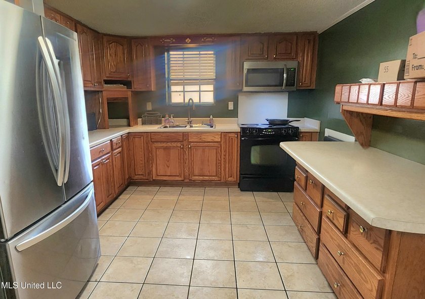 Spacious and full of potential-- a wonderful opportunity to make - photo 9