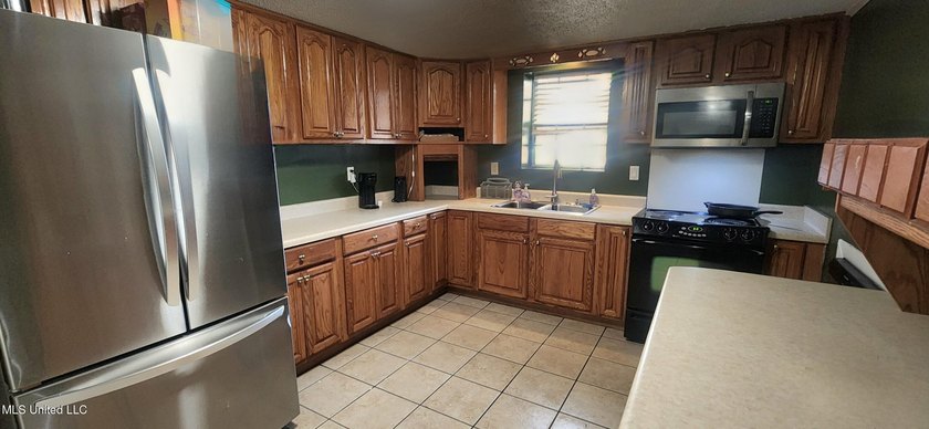Spacious and full of potential-- a wonderful opportunity to make - photo 10