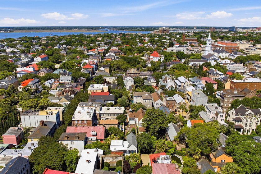 Tucked away on one of Charleston's most coveted hidden alleys, 4 - photo 50