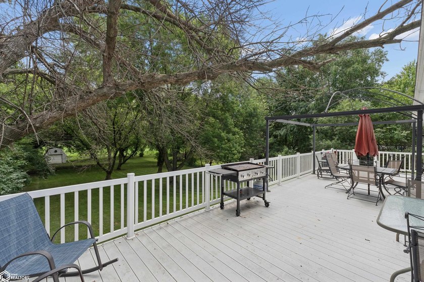 Welcome home to this well-maintained 3-bedroom ranch in a - photo 3