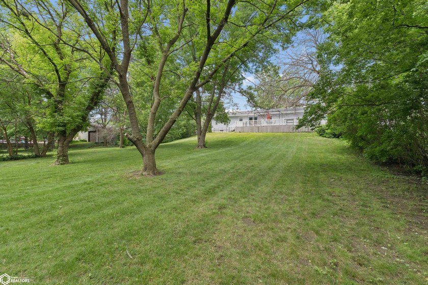 Welcome home to this well-maintained 3-bedroom ranch in a - photo 6
