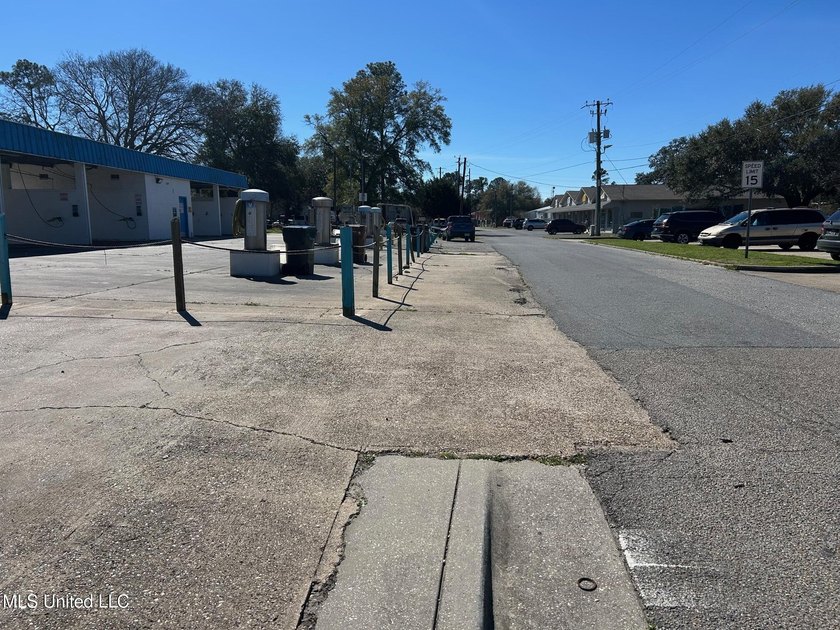 Corner lot on Pass Road in Biloxi. Former carwash location - photo 2