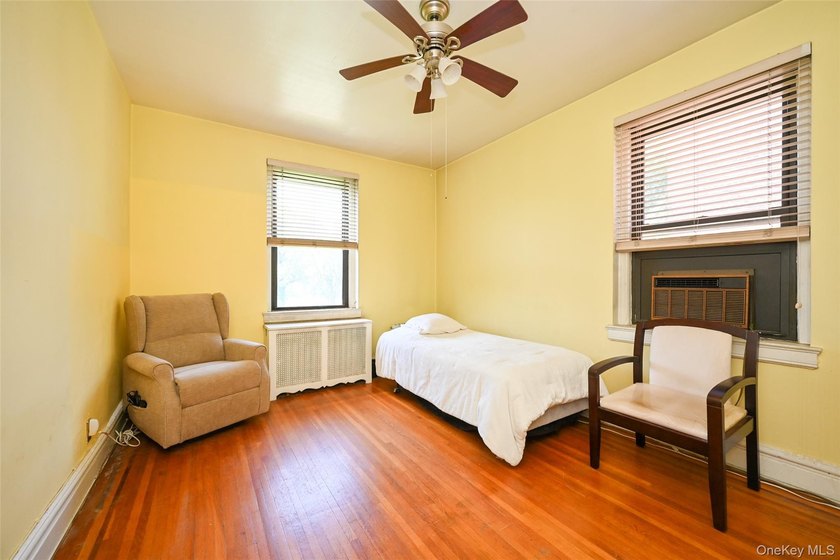 Welcome to this spacious 1-bedroom co-op in Forest Hills, Queens - photo 13