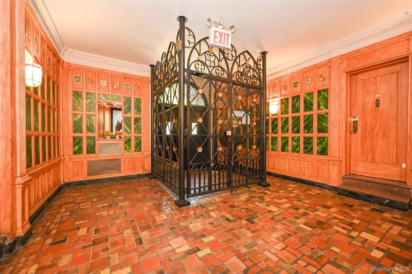 Welcome to this spacious 1-bedroom co-op in Forest Hills, Queens - photo 15