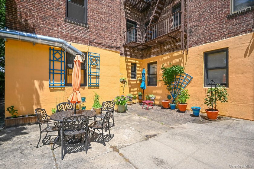 Welcome to this spacious 1-bedroom co-op in Forest Hills, Queens - photo 18