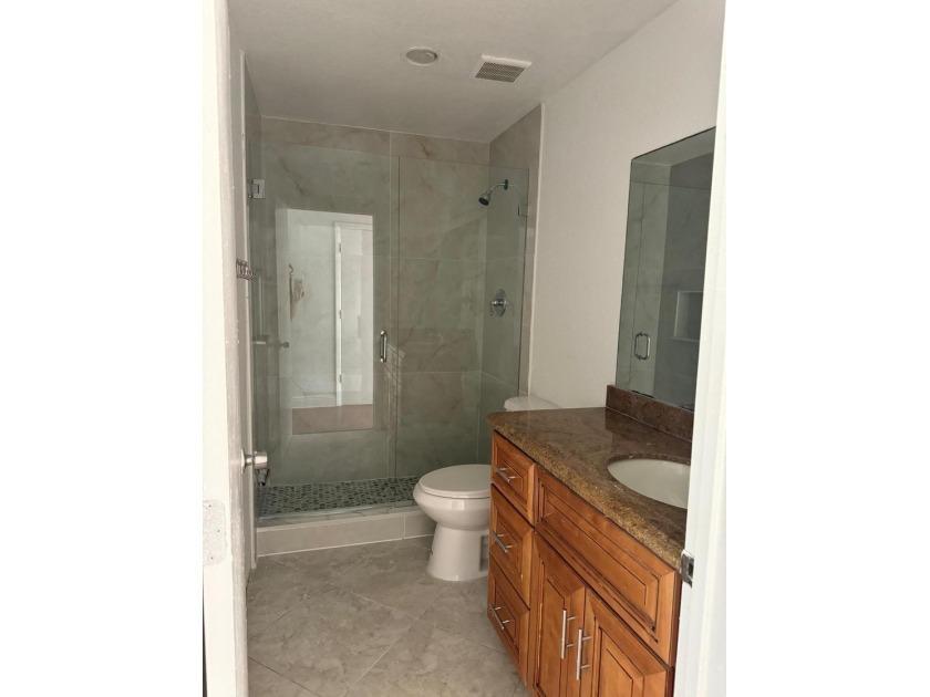 ''AS IS AS SALE'' Beautiful 3-bedroom, 1.5-bathroom townhouse - photo 3