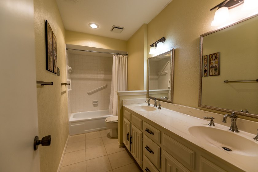 Rare opportunity in the heart of Richardson! This well-loved - photo 25