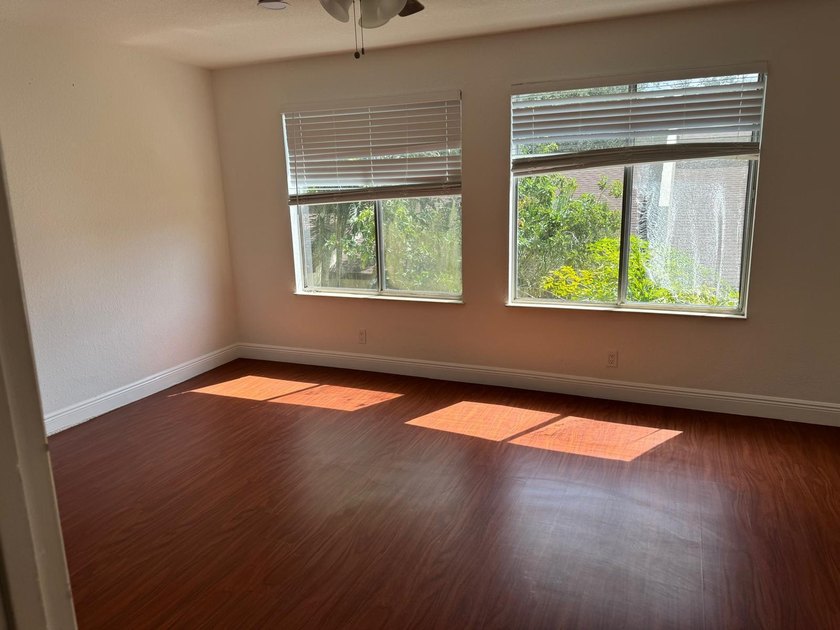 ''AS IS AS SALE'' Beautiful 3-bedroom, 1.5-bathroom townhouse - photo 6