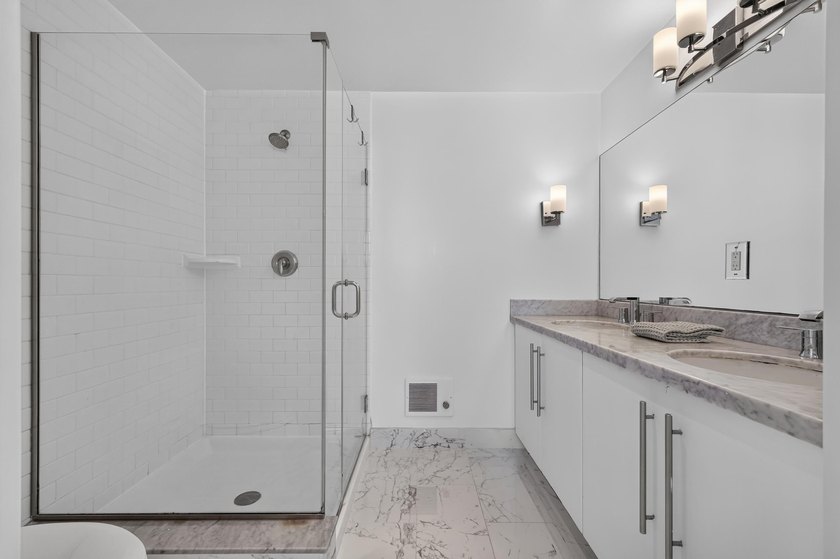 This stunning and contemporary 1,486 sq. ft. penthouse 3 bed 2 - photo 27