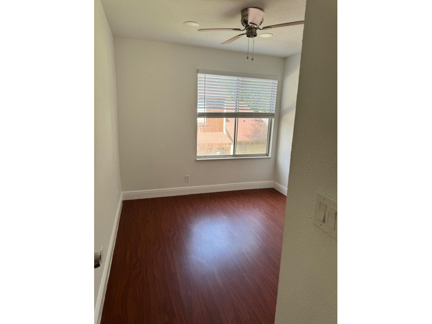 ''AS IS AS SALE'' Beautiful 3-bedroom, 1.5-bathroom townhouse - photo 7