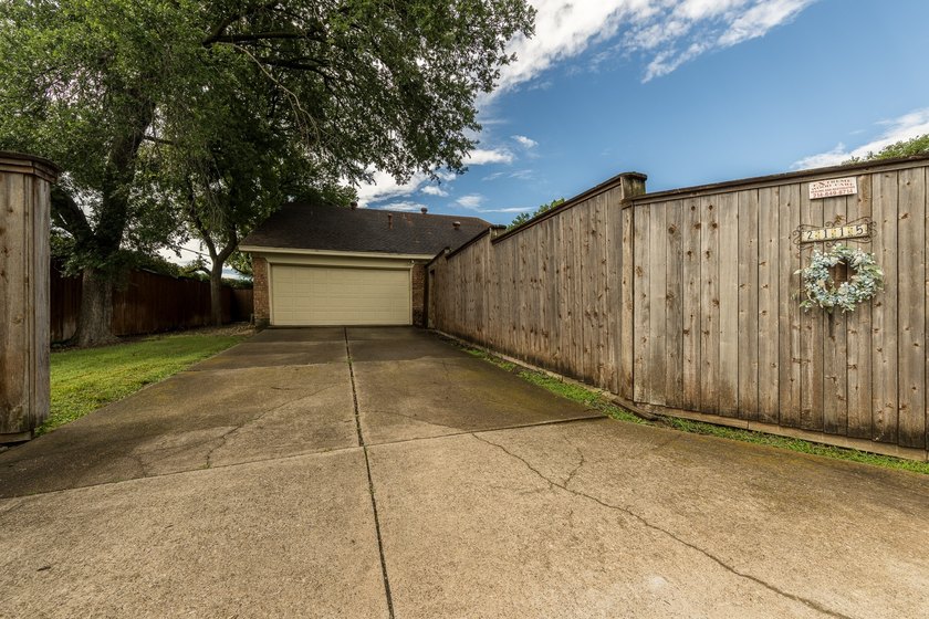 Rare opportunity in the heart of Richardson! This well-loved - photo 29