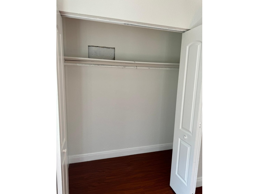 ''AS IS AS SALE'' Beautiful 3-bedroom, 1.5-bathroom townhouse - photo 10