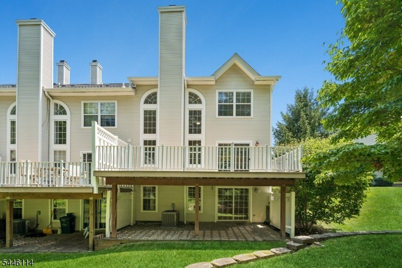 Absolutely beautiful 3-bedroom, 2.5-bath end-unit townhouse - photo 3