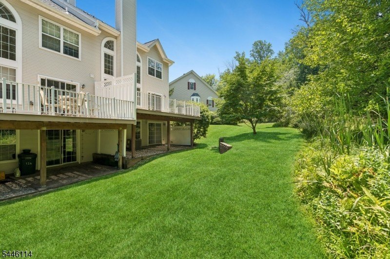 Absolutely beautiful 3-bedroom, 2.5-bath end-unit townhouse - photo 5