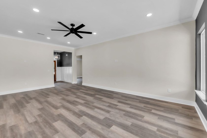 Beautiful new construction home situated on a spacious 1-acre - photo 2