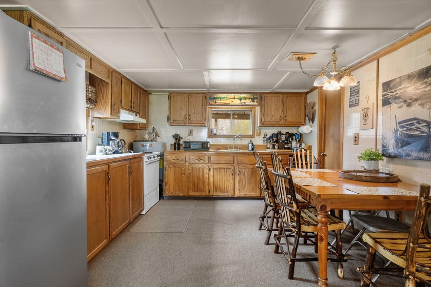 4 bed, 1 bath home conveniently located close to town and near - photo 10