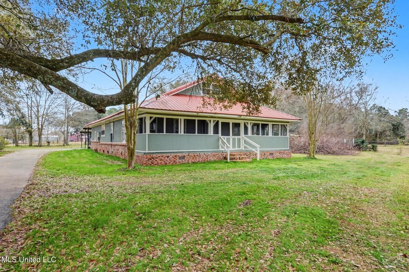 Motivated Seller!!!! Beautiful 4BR/2BA Updated Home on 3.2 Acres - photo 2