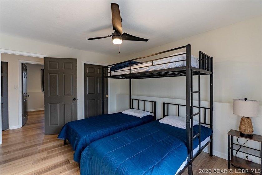 Discover the perfect combination of modern updates and lake-area - photo 21