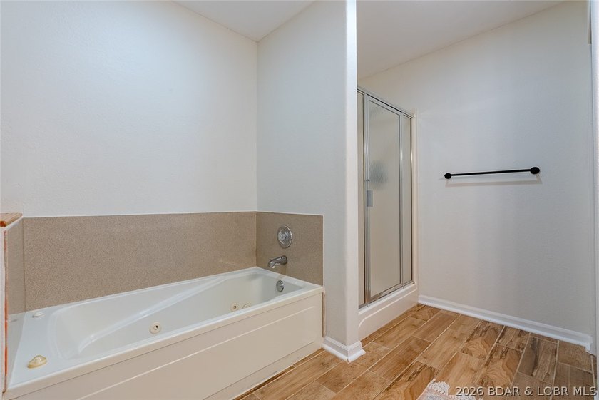 Discover the perfect combination of modern updates and lake-area - photo 24