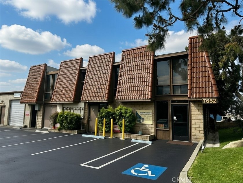 Prime Industrial-Zoned Office/Showroom Condominiums - Flexible - photo 3
