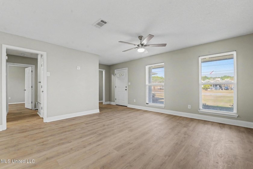 Freshly renovated and move-in ready 3-bedroom, 2-bath home - photo 5