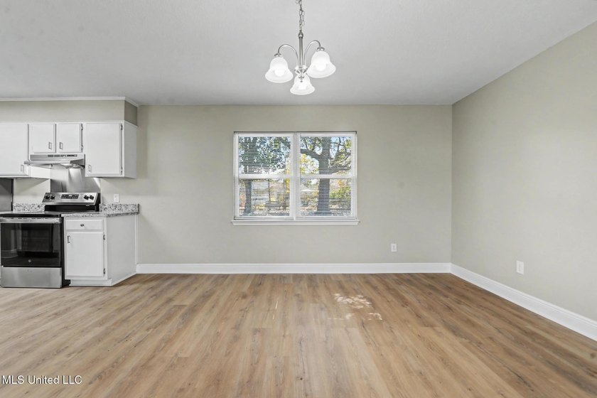 Freshly renovated and move-in ready 3-bedroom, 2-bath home - photo 6