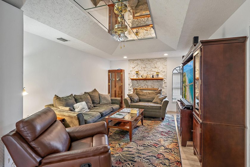 Explore the potential of this well-appointed home at 622 - photo 6