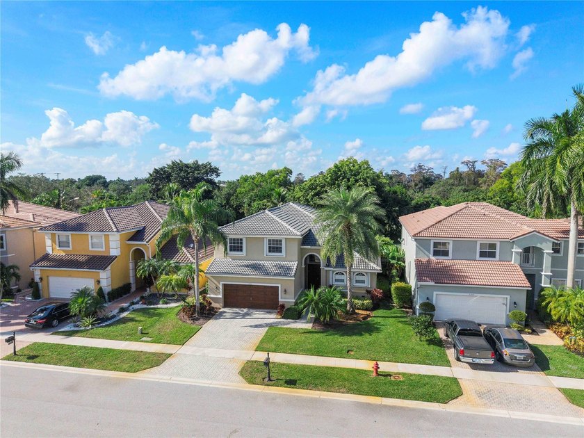 Absolutely stunning 5-bedroom, 3.5-bath home located in The - photo 2