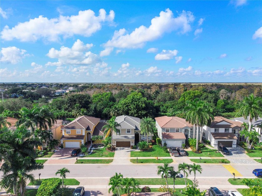 Absolutely stunning 5-bedroom, 3.5-bath home located in The - photo 3