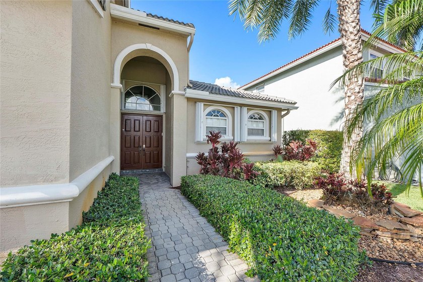 Absolutely stunning 5-bedroom, 3.5-bath home located in The - photo 4