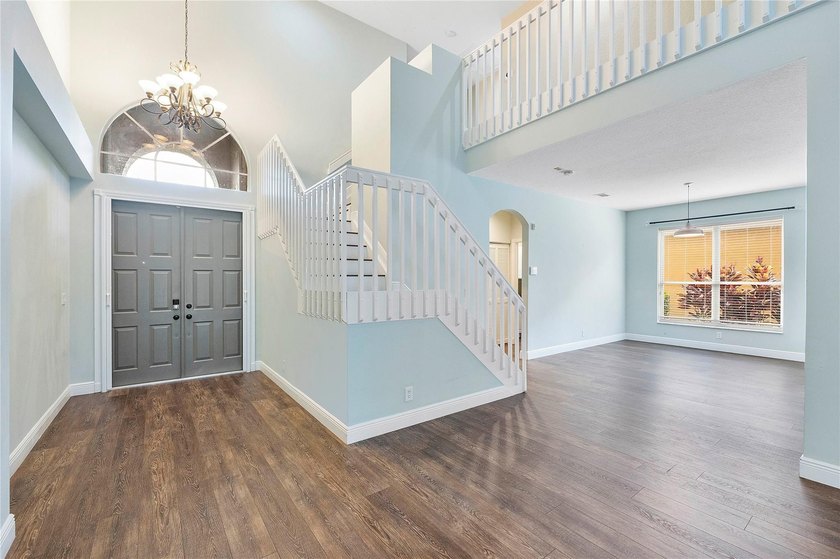 Absolutely stunning 5-bedroom, 3.5-bath home located in The - photo 7