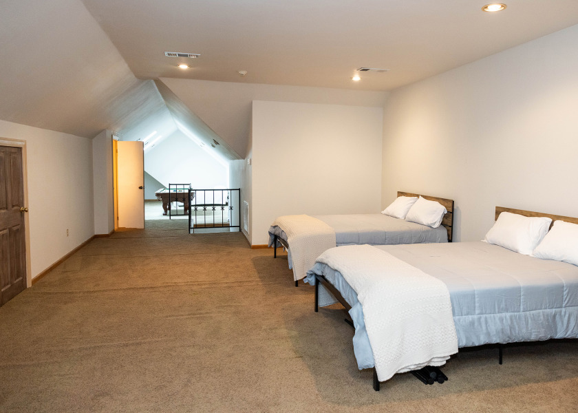 Upstairs room - photo 24