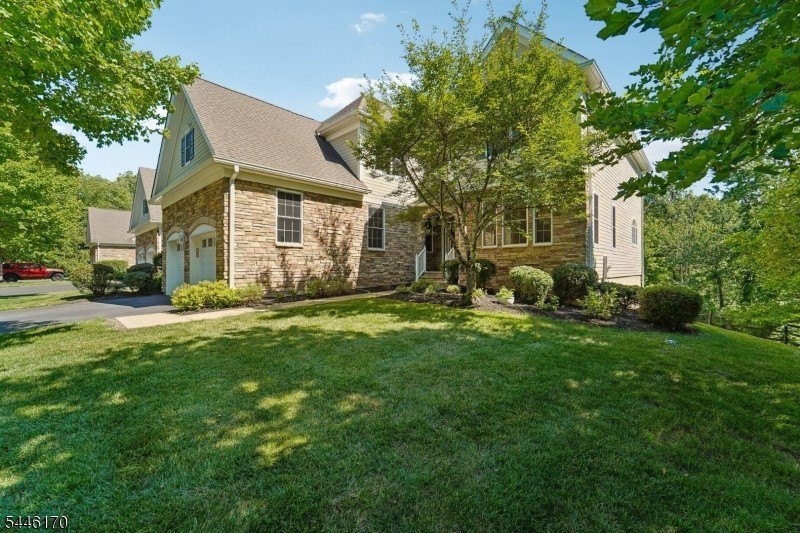 Rare Delano end-unit in sought-after Bel Air at West Orange - photo 2