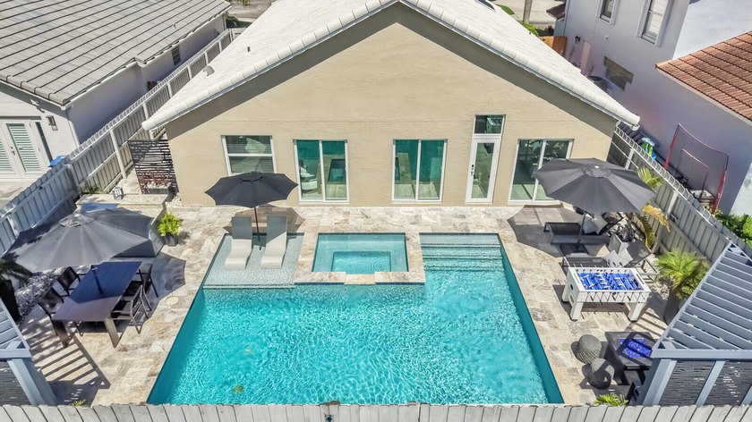 Welcome to this stunning 4-bedroom, 2-bathroom residence - photo 3
