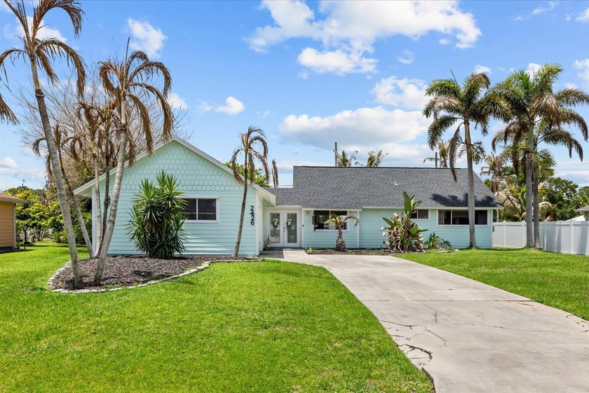 NO HOA! Move right into this beautifully updated 3-bedroom - photo 2