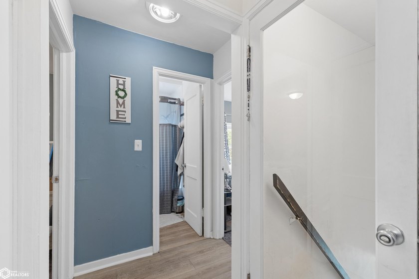 Opportunity awaits with this well-maintained duplex just moments - photo 3