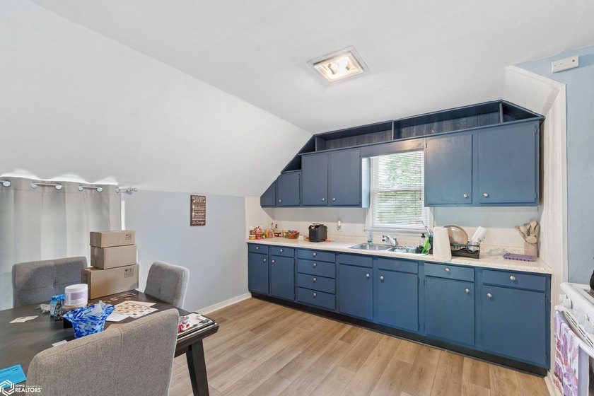 Opportunity awaits with this well-maintained duplex just moments - photo 7
